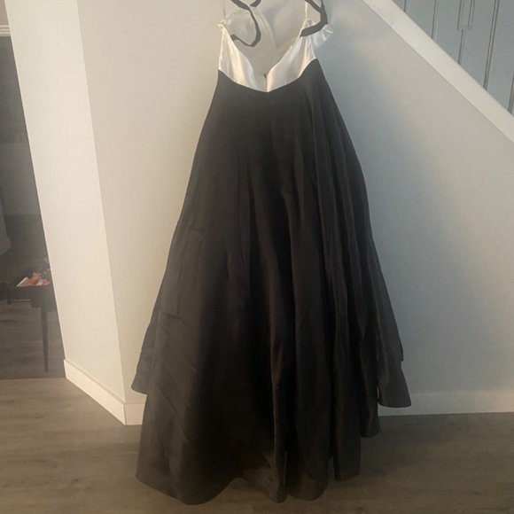 Grad gown - Picture 6 of 6